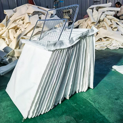 Un buon prezzo. Bagli di estrazione della polvere in poliestere per filtri per raccoglitori di polvere a singolo sacchetto in linea